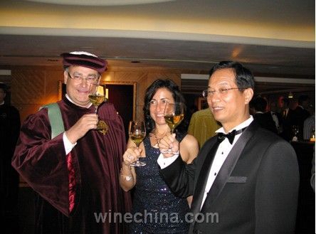 王朝酒业董事长白智生 获国际顶级葡萄协会表