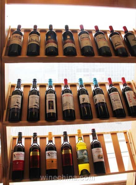 烟台金宝酒业参展的部分产品