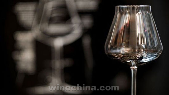 Baccarat推出郁金香形水晶杯