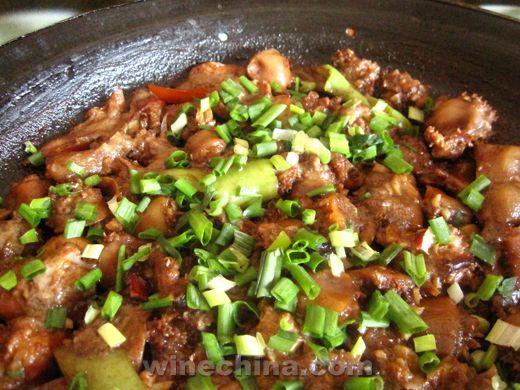 之味菜谱(130):河南红赤霞珠干红葡萄酒(豫剧之邦)配红烧海葵