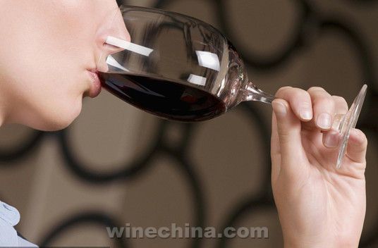 6步骤鉴别红酒好坏