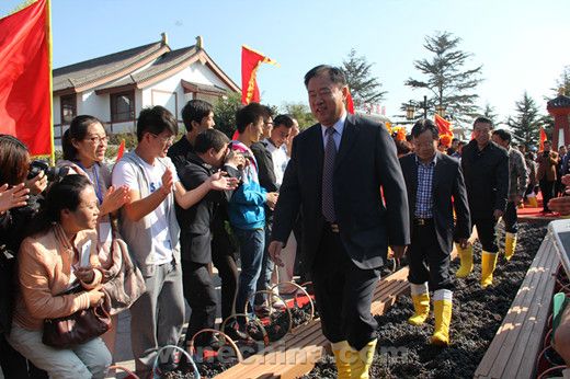 �й�������������ʢ�����ƽ����й���ׯ�ƴ��·�չ��̳���ʢ�����