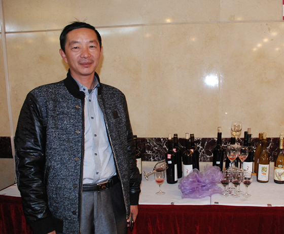 Best Wishes to Yang Ling (20)Zhang Junyou: Wish wine institute cultivate more talents