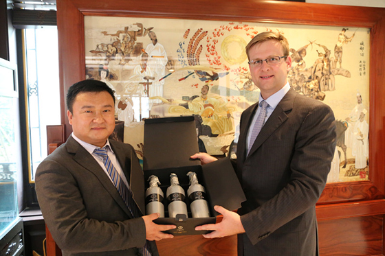 Pucui (Chengdu) Chinese Wine Week (5) EMW Signed With Ningxia Legacy Peak Estate