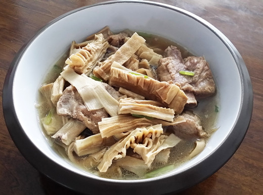 之味菜谱(192):元森酒庄红蝴蝶灵魂赤霞珠干红葡萄酒配干笋排骨