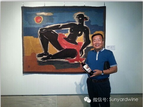 新雅定制酒“亮相”中法建交50周年沃尔第画展