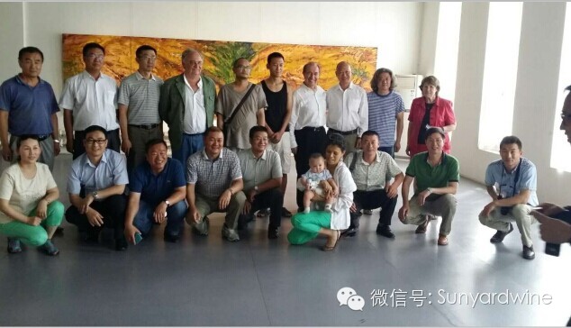 新雅定制酒“亮相”中法建交50周年沃尔第画展