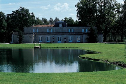 Andre Lurton sells Chateau Dauzac stake