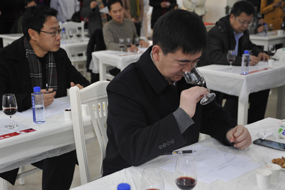 树莓酒质量评价会在烟台举行