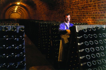 Champagne producers debate new disgorgement rule