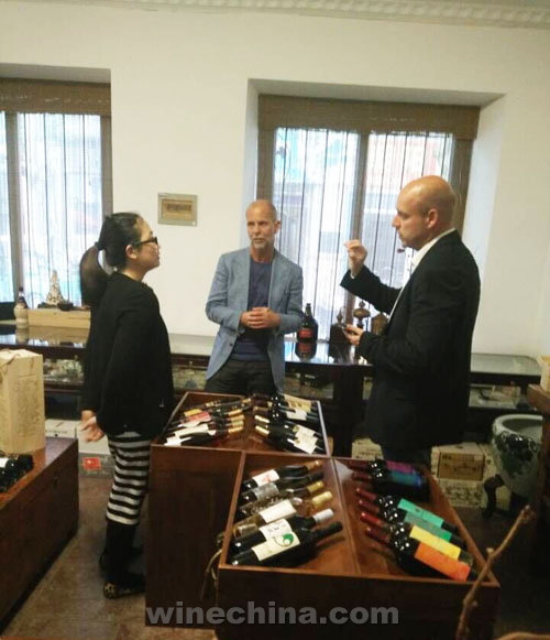 Wine Merchants from Netherlands Paid Visit to China
