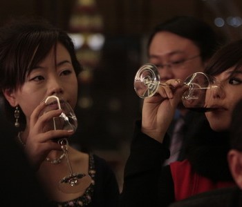 Bilingual tool demystifies wine tasting notes for the Chinese