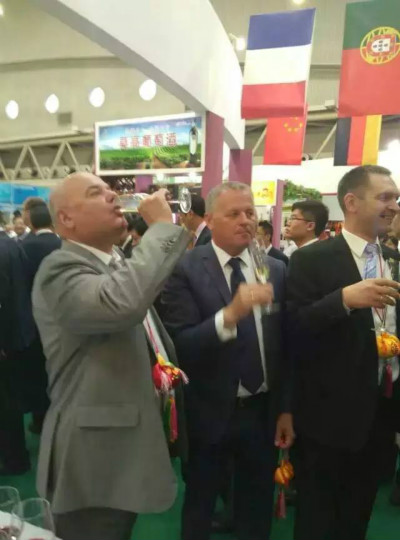 “祁连传奇”连续三届被指定为兰洽会宴会用酒