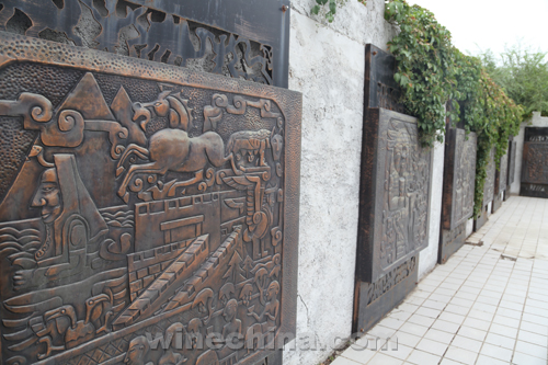 ������˿·�У�3����ɽ������������һ���Ļ����ξ�ׯ