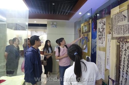 ������˿·�У�3����ɽ������������һ���Ļ����ξ�ׯ