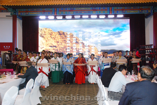 2015 Eastern Foot of Helan Mountain International Wine Expo Summarization Conference Held