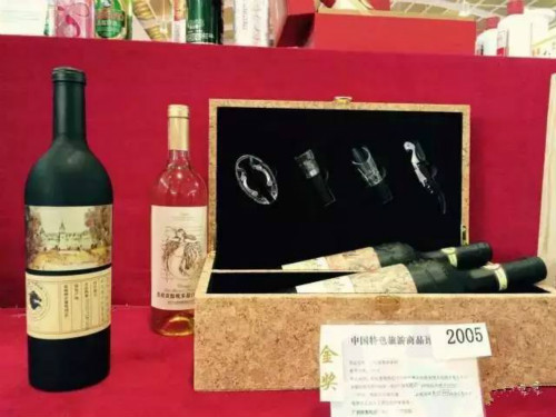 张裕葡萄酒系列产品荣获首届中国特色旅游商品评选活动金奖