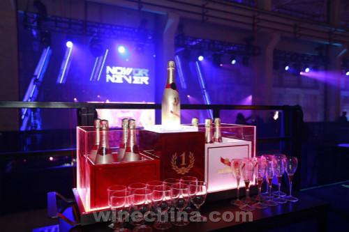 ��ķ�����Ƴ������ɶԽ�ƿװ