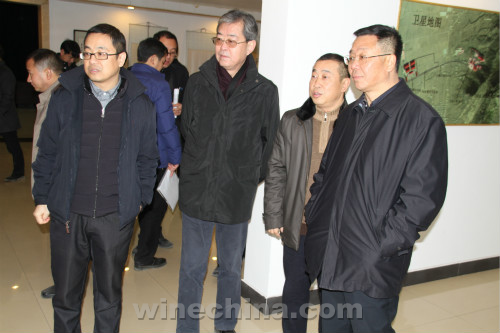 李保芳等茅台集团领导到茅台葡萄酒公司检查工作
