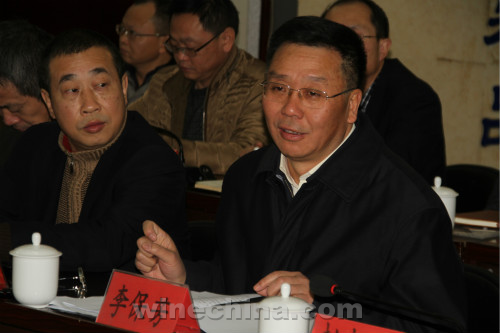 李保芳等茅台集团领导到茅台葡萄酒公司检查工作