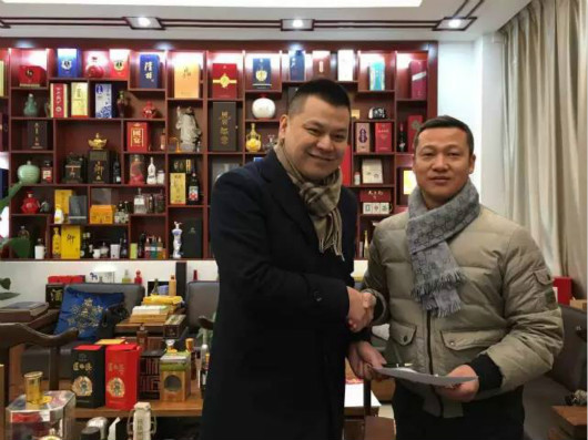 酒龙仓与酒司令连锁成立合资公司，欲在上海开设200家定制酒专卖店 