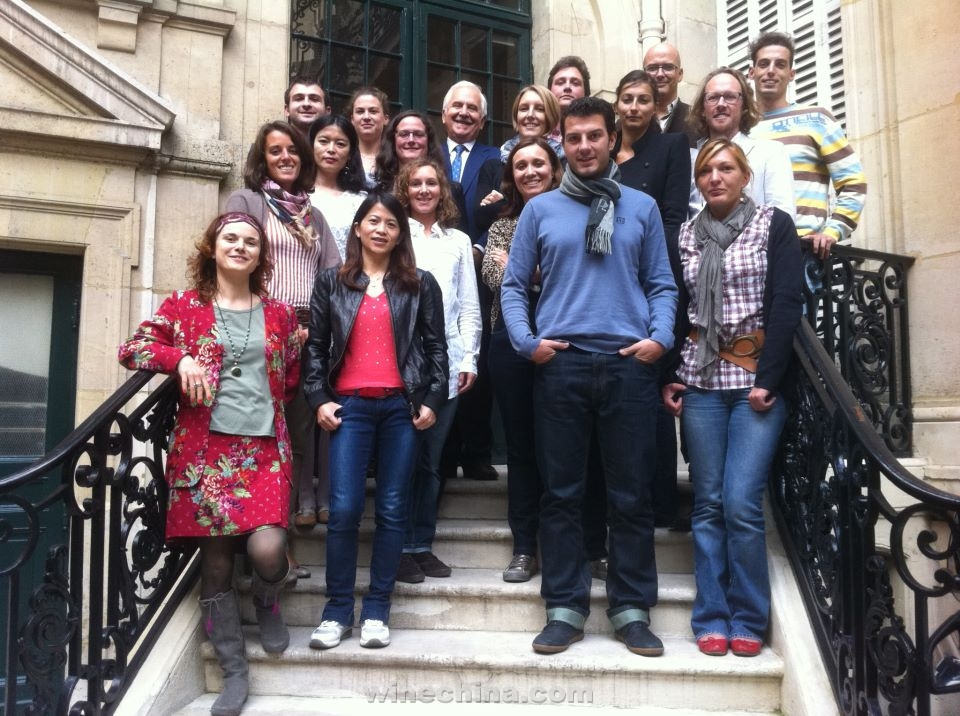 �������Ѿƴ�ѧ���ˣ�AUIV������4�·��ڰ������ȫ����