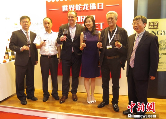 全球知名红酒聚香港 张裕推出蛇龙珠节