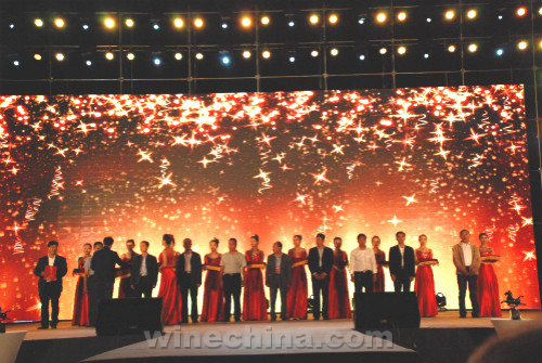 ����ׯ������Ī��������ֲ���޹�˾�������������������������Ѿ�ҵ�������ι�˾��ί��ǡ�����������ҫ���������������Ѿ�ҵ�������ι�˾���Σ��ѳ�����������������ҵ���޹�˾����Ա�����ٻᣬ�����̨��ҵ�ɷ����޹�˾���ѻ��ؾ��������ģ��ػ������Ѿ�ҵ�������ι�˾�������˾��������������������Ѿ�ҵ���޹�˾�����������޾��ģ�������ʮ�˶����Ѿ�ׯ���޹�˾�������Σ����л�������������ҵ��˾����ũ��ʦ�����Ǿ��������Ĳ��������ֲ���޹�˾��������ҵ����ʦ��