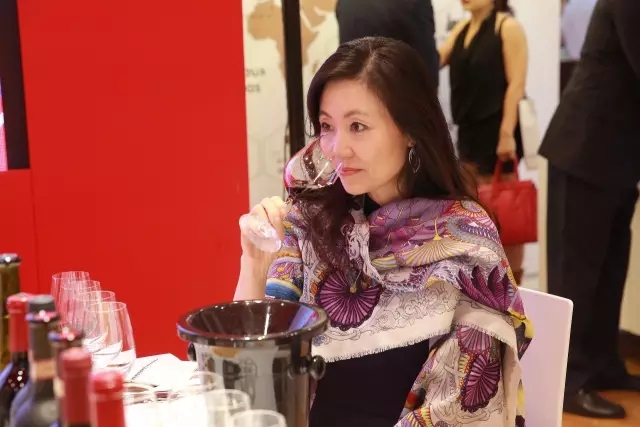 张裕与您一起,迎接2017年的第一道曙光!