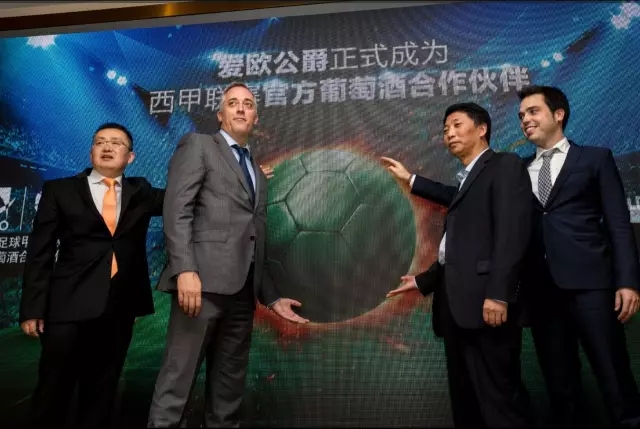 张裕与您一起,迎接2017年的第一道曙光!