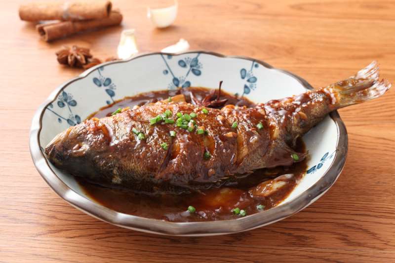 家常红烧鱼,配出新滋味