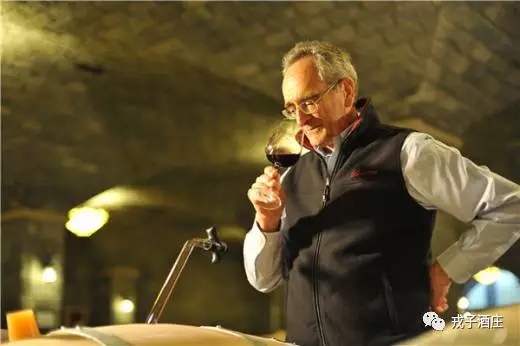 戎子酒庄首席酿酒师让•克劳德•柏图抵达酒庄指导酿酒研发工作