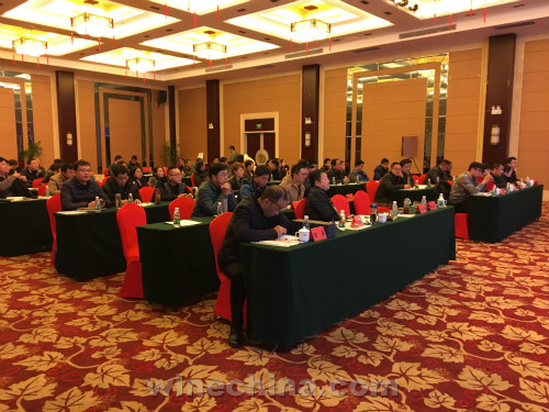 蓬莱市举办酿酒葡萄春季管理技术培训会暨省农科院农业科技创新工作任务推进会