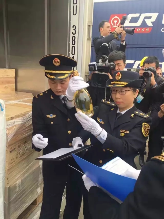 里昂·武汉新丝路火车抵达 运回法国进口葡萄酒