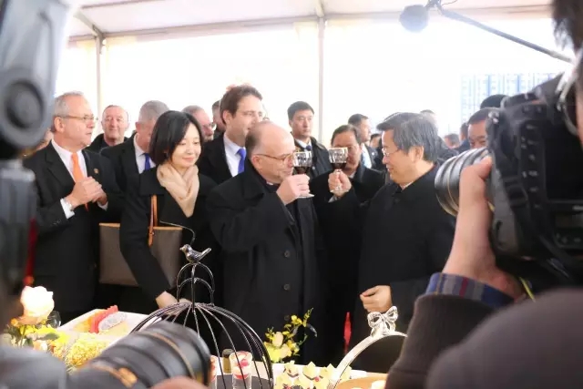 里昂·武汉新丝路火车抵达 运回法国进口葡萄酒