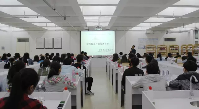 蓬莱葡萄酒学院迎来君顶酒庄张正文智利葡萄酒产区专题讲座