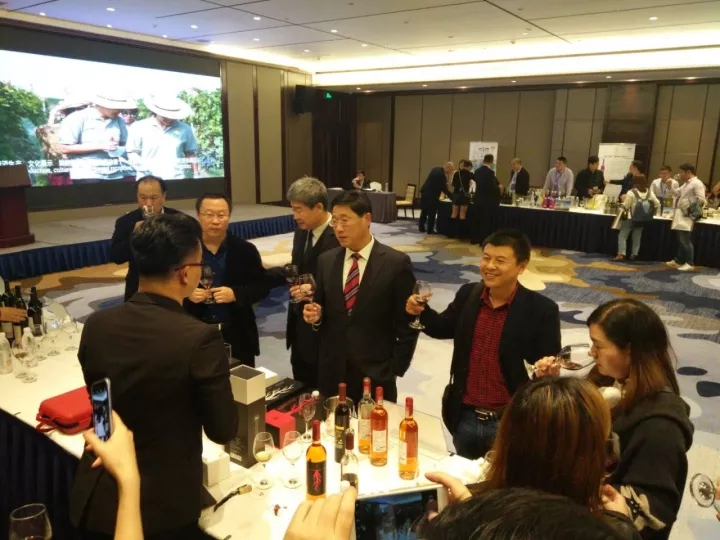 蓬莱葡萄酒企业亮相杭州