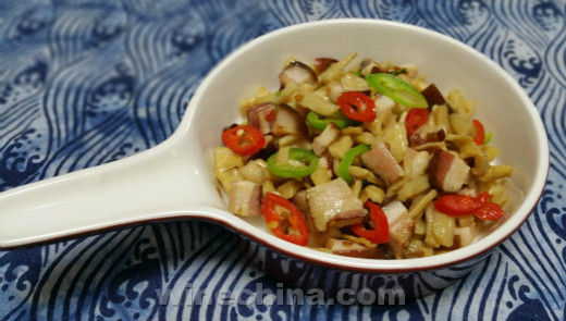 【之味菜谱】(268)中餐配国酒:萝卜干炒腊肉·配留世赤羽红葡萄酒