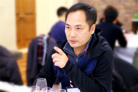 12 杨华峰_副本.jpg 12 杨华峰_副本.jpg