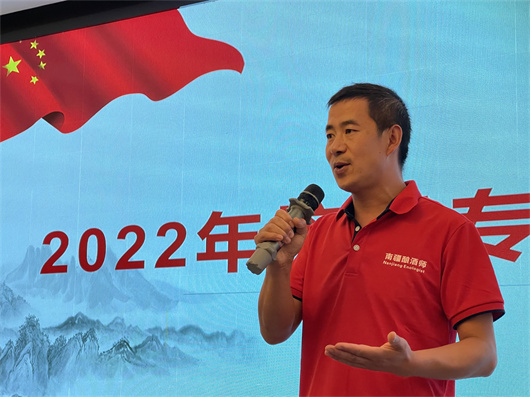 2UCWA南疆酿酒师协会秘书长冯晓辉主持本次活动.jpg 2UCWA南疆酿酒师协会秘书长冯晓辉主持本次活动.jpg