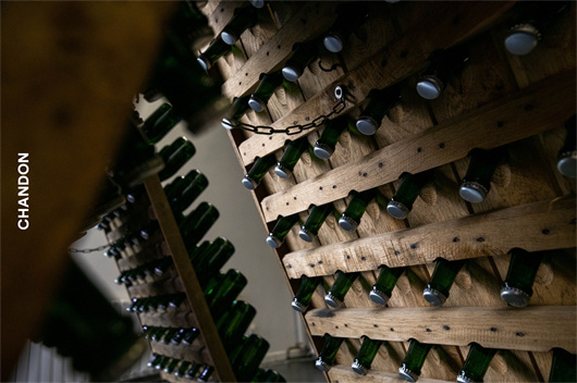 9-3传统法起泡酒酿造过程中的常用的转瓶架.jpg