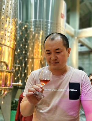 小金嘉莫斯格拉酒庄有限公司 总经理兼酿酒师